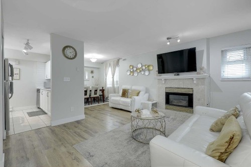 209-3978 Albert Street, Burnaby, BC 