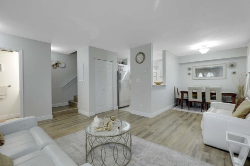 209-3978 Albert Street, Burnaby, BC 