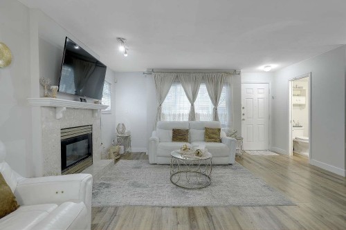 209-3978 Albert Street, Burnaby, BC 