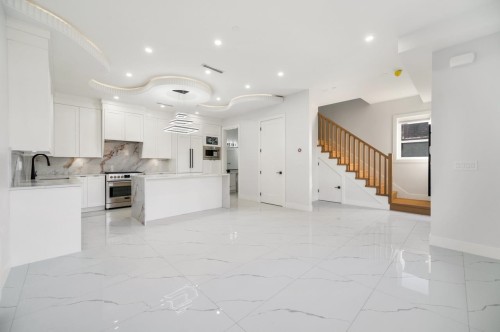 1330 64Th Avenue E, Vancouver, BC 