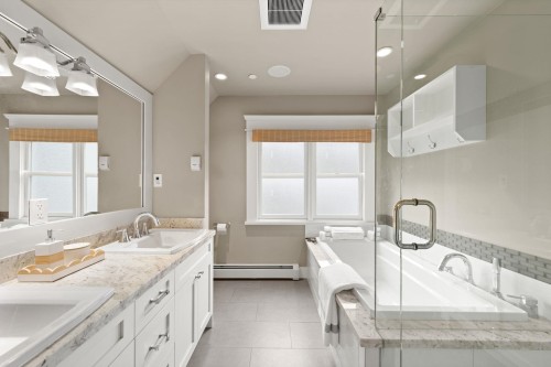 2576 Oxford Street, Vancouver, BC 