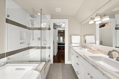 2576 Oxford Street, Vancouver, BC 