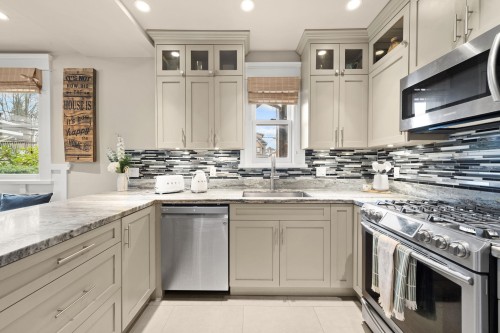 2576 Oxford Street, Vancouver, BC 