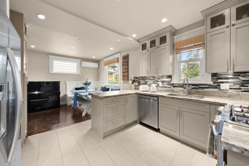 2576 Oxford Street, Vancouver, BC 