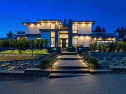 1045 Sinclair Street  West Vancouver, BC V7V 3W1