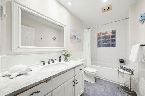 2569 Hyannis Point, North Vancouver, BC 