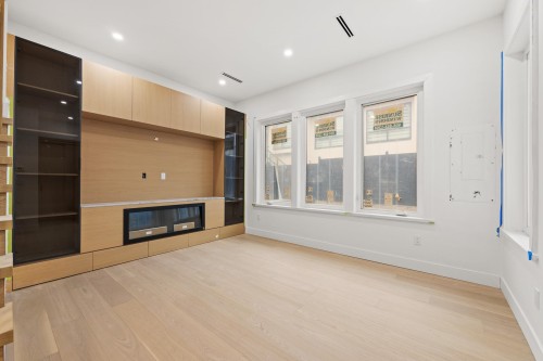 3-5115 Buxton Street  Burnaby, BC V5H 1J7