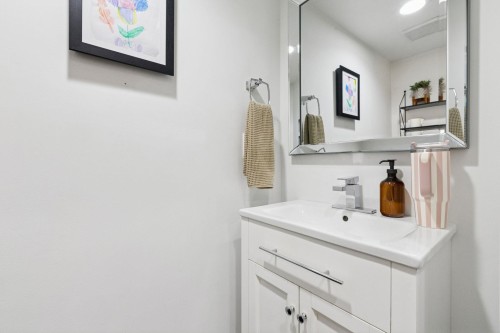 8528 Lighthouse Way, Vancouver, BC 