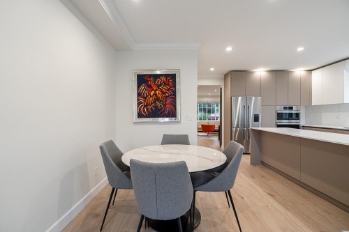 359 13Th Street E, North Vancouver, BC 