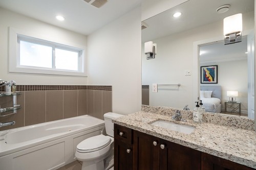 359 13Th Street E, North Vancouver, BC 