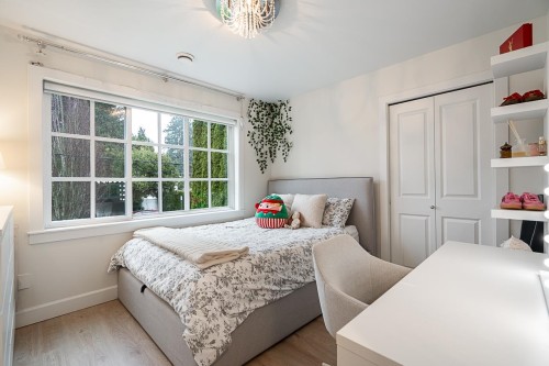 359 13Th Street E, North Vancouver, BC 