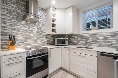 359 13Th Street E, North Vancouver, BC 