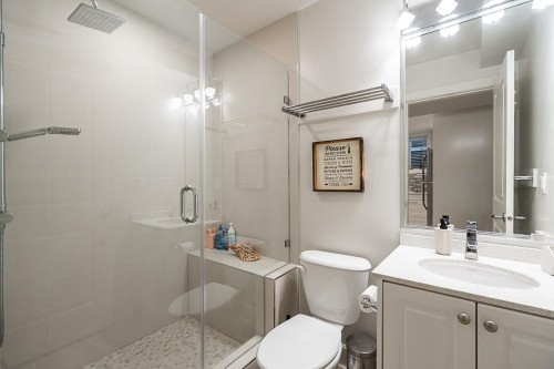 359 13Th Street E, North Vancouver, BC 