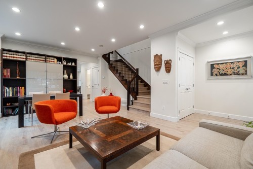 359 13Th Street E, North Vancouver, BC 