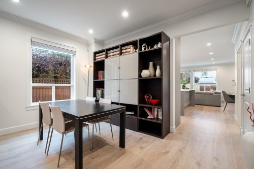 359 13Th Street E, North Vancouver, BC 