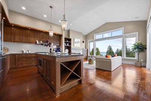 2546 Marr Creek Court, West Vancouver, BC 