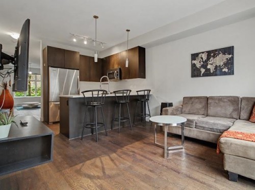 1605-8485 New Haven Close, Burnaby, BC 