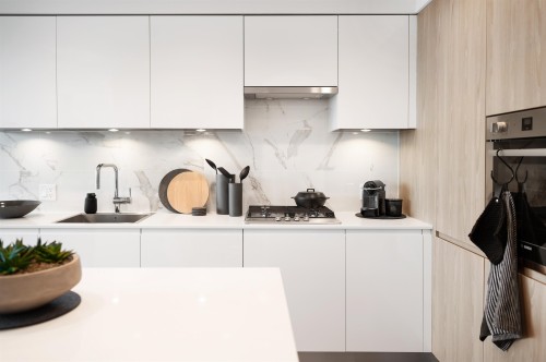 606-3888 Evergreen Place  Burnaby, BC V3J 0M3