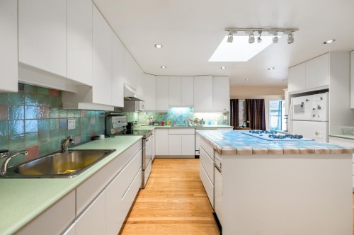 5942 Laurel Street, Vancouver, BC 