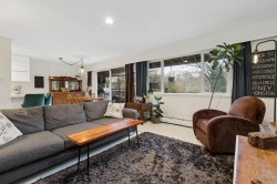 402-555 28th Street W North Vancouver, BC V7N 2J7