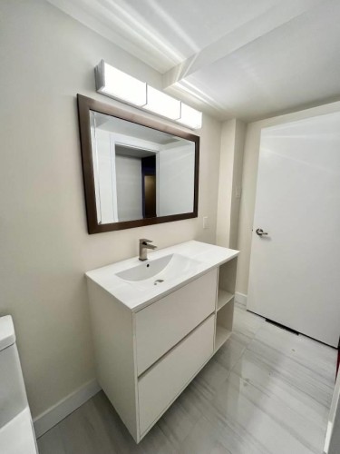 2245 15Th Avenue W, Vancouver, BC 