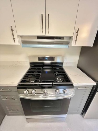 2245 15Th Avenue W, Vancouver, BC 