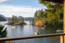 1558 Mount Gardner Road  Bowen Island, BC V0N 1G2