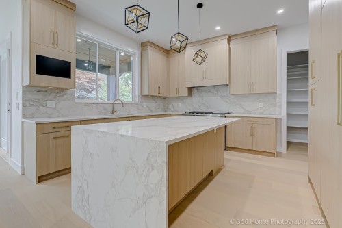 3252 Allan Road, North Vancouver, BC 