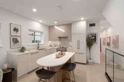 203-2329 34th Avenue E Vancouver, BC V5R 2S6