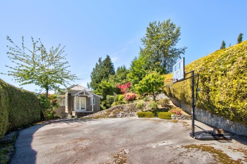 705 Andover Crescent, West Vancouver, BC 