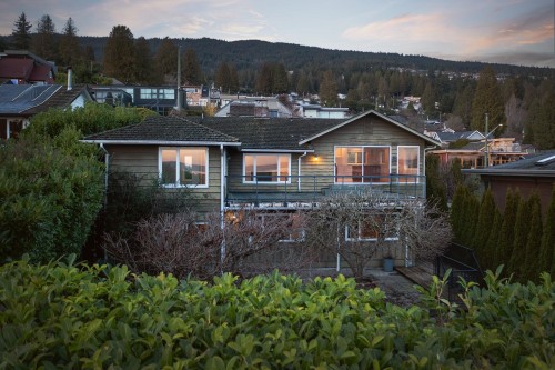 2558 Mathers Avenue, West Vancouver, BC 