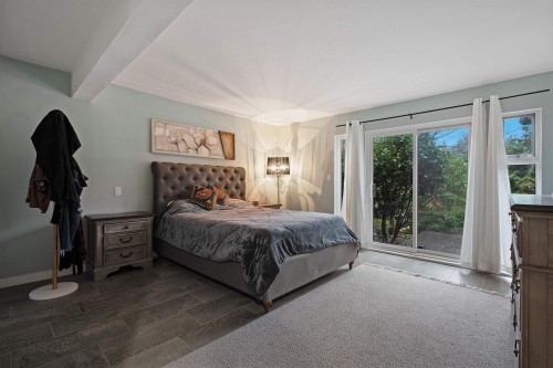 5625 Eagle Court, North Vancouver, BC 