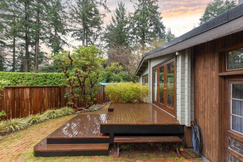 5817 Eagle Island, West Vancouver, BC 