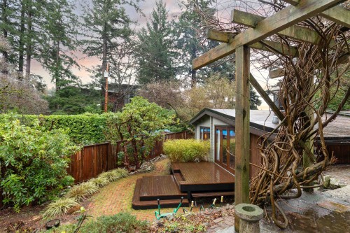 5817 Eagle Island, West Vancouver, BC 