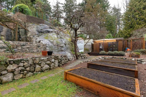 5817 Eagle Island, West Vancouver, BC 