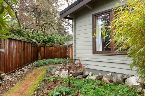 5817 Eagle Island, West Vancouver, BC 