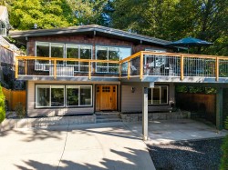 884 Wellington Drive  North Vancouver, BC V7K 1K7
