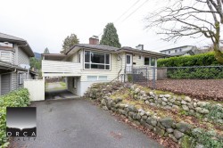 1033 Jefferson Avenue  West Vancouver, BC V7T 2A6
