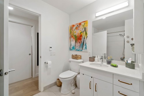 403-2137 Chesterfield Avenue, North Vancouver, BC 