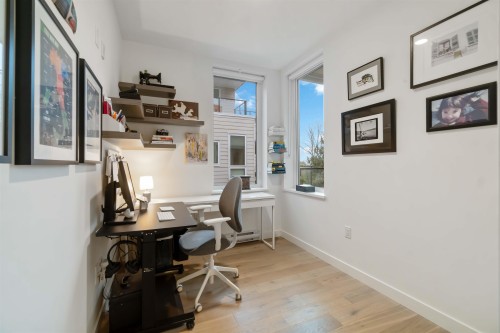 403-2137 Chesterfield Avenue, North Vancouver, BC 