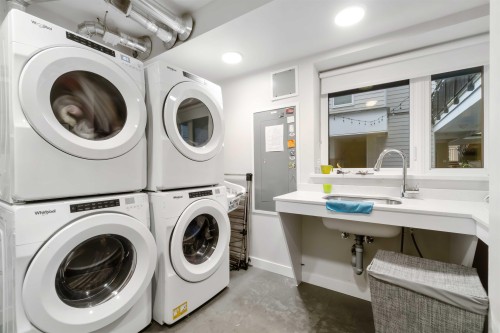 403-2137 Chesterfield Avenue, North Vancouver, BC 