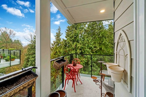 403-2137 Chesterfield Avenue, North Vancouver, BC 