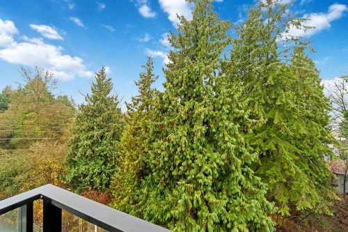 403-2137 Chesterfield Avenue, North Vancouver, BC 