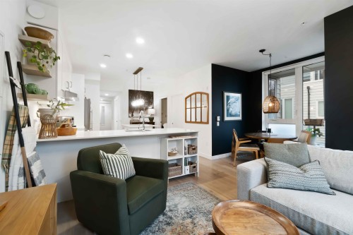 403-2137 Chesterfield Avenue, North Vancouver, BC 