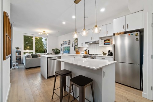 403-2137 Chesterfield Avenue, North Vancouver, BC 