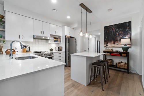 403-2137 Chesterfield Avenue, North Vancouver, BC 