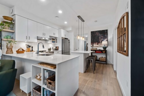 403-2137 Chesterfield Avenue, North Vancouver, BC 