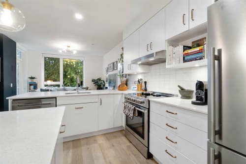 403-2137 Chesterfield Avenue, North Vancouver, BC 