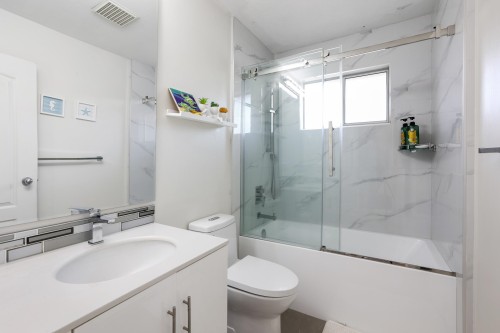 10-838 Tobruck Avenue, North Vancouver, BC 