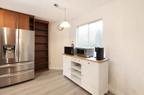 10-838 Tobruck Avenue, North Vancouver, BC 